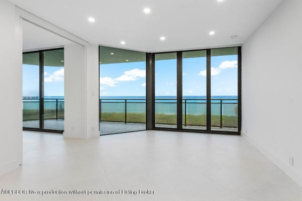 Empty room, Interior, Recessed Lighting, Water