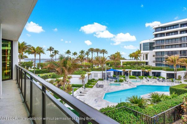 Exterior, Pool, Other