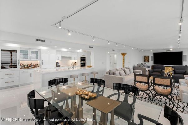 Dining room, Interior, Kitchen, Living room, Recessed Lighting