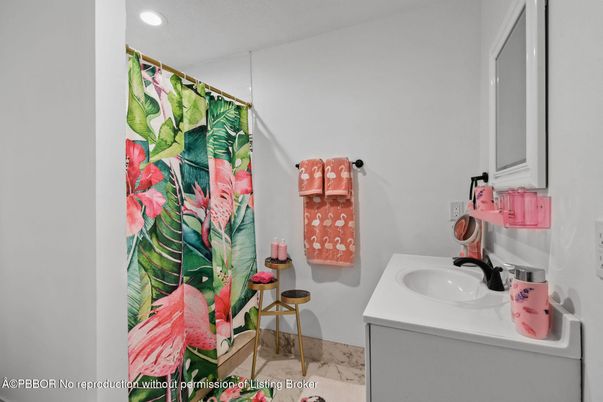 Bathroom, Interior, Marble, Recessed Lighting