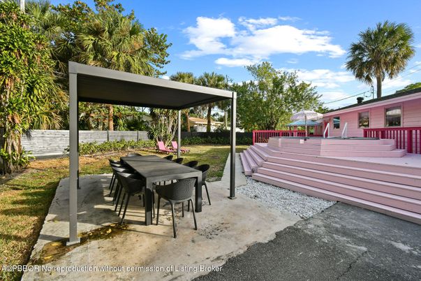 Backyard, Exterior