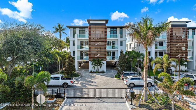 Exterior, Facade, Condo Building