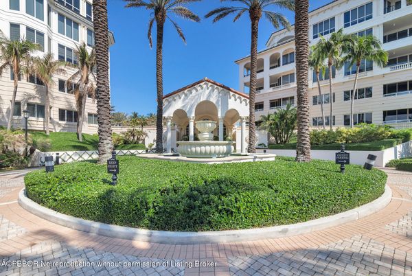 Exterior, Facade, Mediterranean