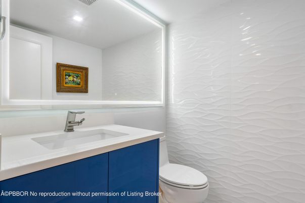 Bathroom, Interior, Recessed Lighting