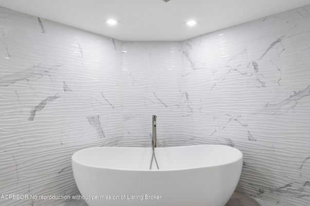 Bathroom, Free Standing Baths, Interior, Marble Walls, Recessed Lighting