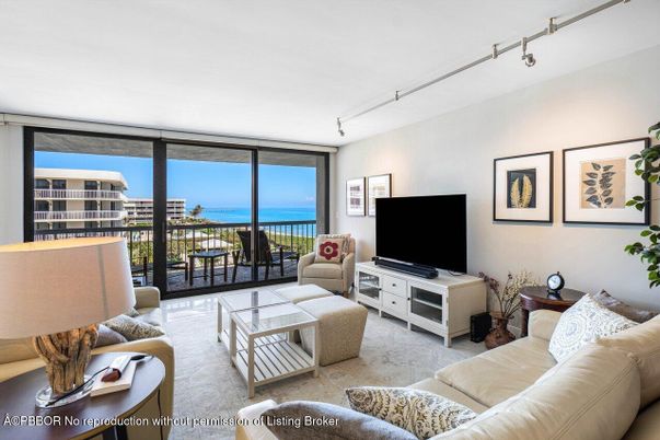 Interior, Living room, Water