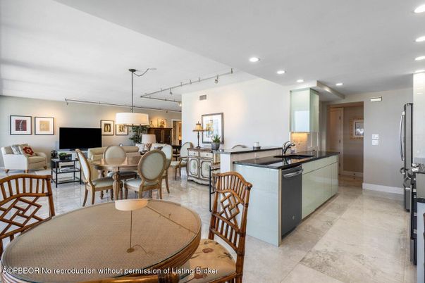Dining room, Interior, Kitchen, Living room, Pendant Lights, Recessed Lighting