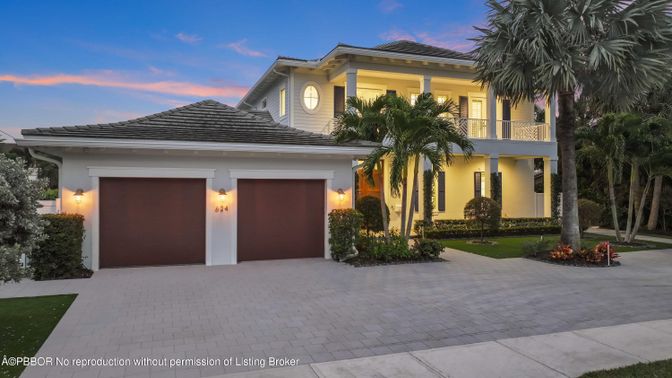 Attached, Exterior, Facade, Mediterranean