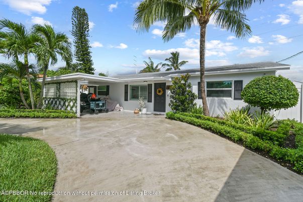 Backyard, Exterior, Facade, Ranch