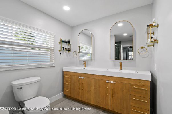 Bathroom, Dual Sink Vanities, Interior, Recessed Lighting
