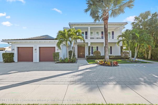 Attached, Exterior, Facade, Mediterranean