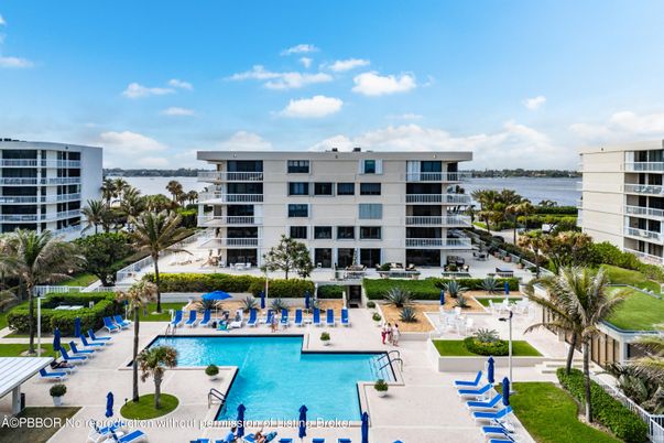 Exterior, Pool, Water