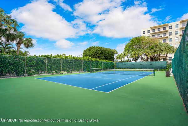 Exterior, Tennis Courts