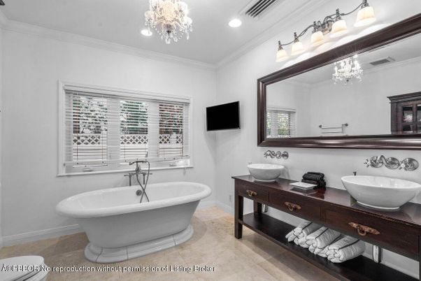 Bathroom, Dual Sink Vanities, Free Standing Baths, Interior, Recessed Lighting