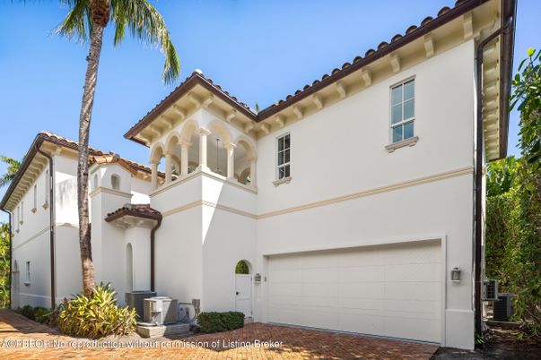 Attached, Exterior, Facade, Mediterranean
