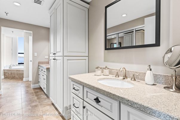 Bathroom, Dual Sink Vanities, Interior, Recessed Lighting