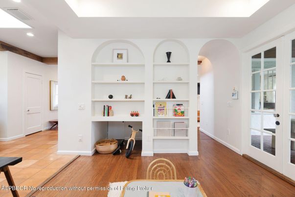 Interior, Recessed Lighting, Wood Texture Flooring