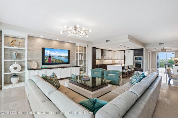 Dining room, Interior, Kitchen, Living room, Pendant Lights, Recessed Lighting, Stainless Steel Appliances