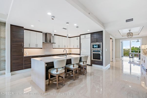 Dining room, Interior, Kitchen, Recessed Lighting, Stainless Steel Appliances