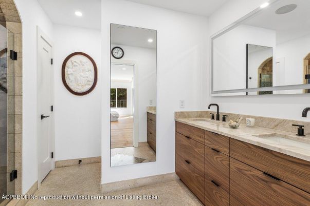 Bathroom, Dual Sink Vanities, Interior, Recessed Lighting