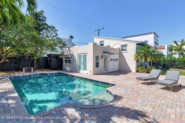 Exterior, Pool