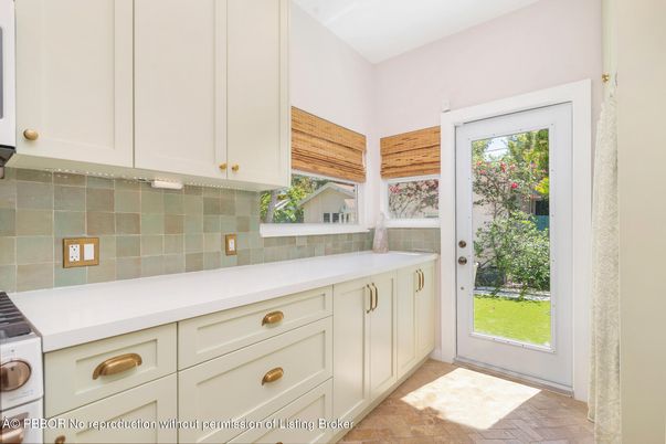 Interior, Washer, Wood Texture Flooring