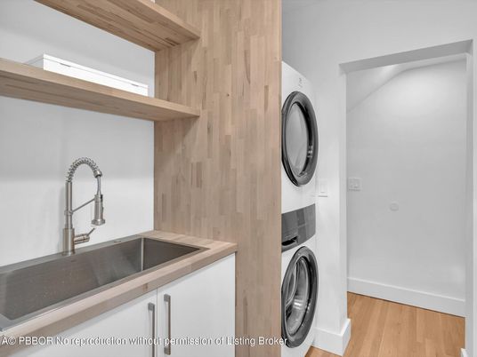 Interior, Utility Closets, Washer, Wood Texture Flooring