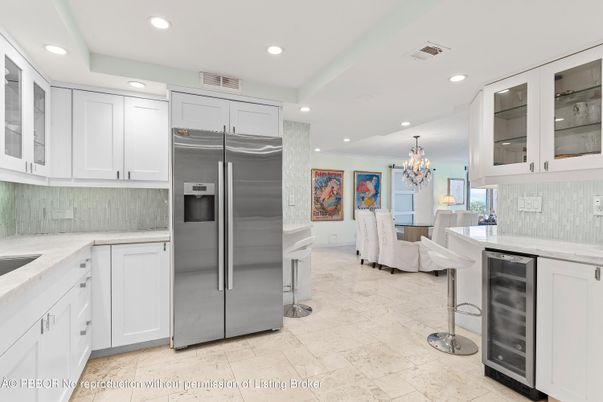 Chandelier, Dining room, Interior, Kitchen, Recessed Lighting, Stainless Steel Appliances