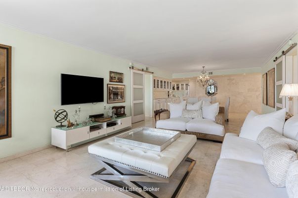 Chandelier, Dining room, Interior, Living room