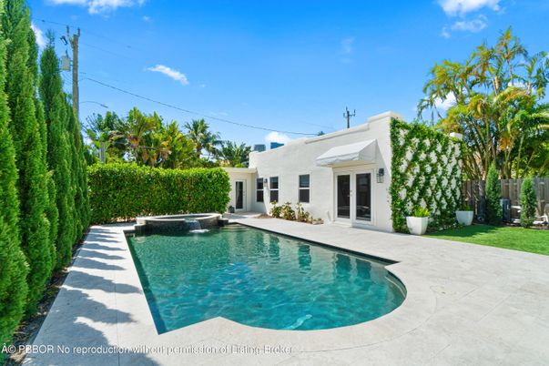 Exterior, Pool