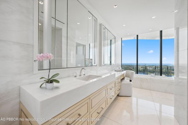 Bathroom, Dual Sink Vanities, Interior, Recessed Lighting, Water