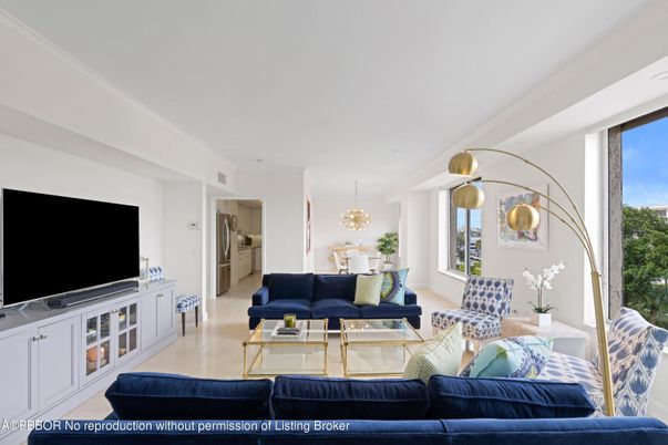 Chandelier, Dining room, Interior, Living room