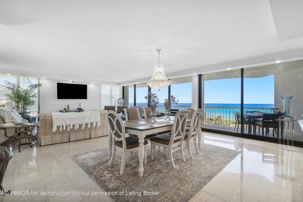 Chandelier, Dining room, Interior, Living room, Recessed Lighting, Water