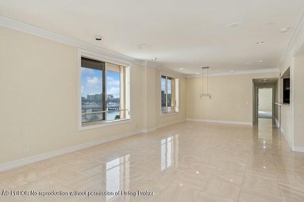 Empty room, Interior, Recessed Lighting