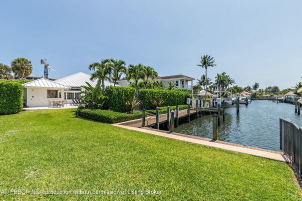 Exterior, Lake