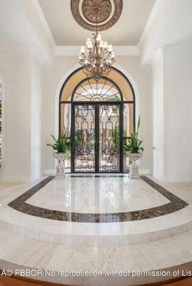 Chandelier, Interior