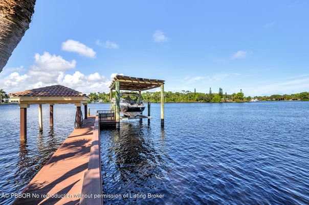 Exterior, Lake
