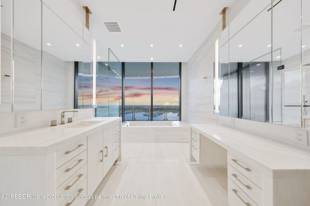 Bathroom, Dual Sink Vanities, Interior, Recessed Lighting, Water