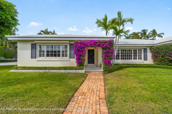 Backyard, Exterior, Facade, Ranch