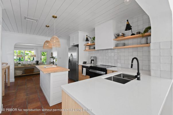 Chandelier, Interior, Kitchen, Pendant Lights, Stainless Steel Appliances