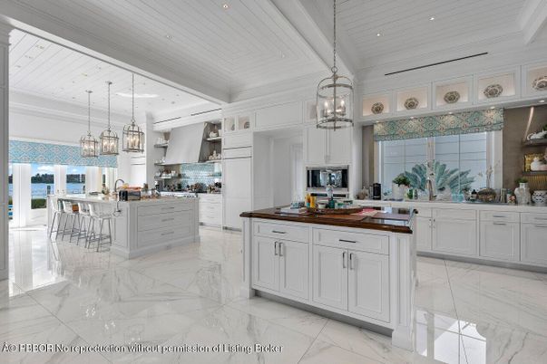 Chandelier, Dining room, Interior, Kitchen, Marble, Pendant Lights, Recessed Lighting, Stainless Steel Appliances
