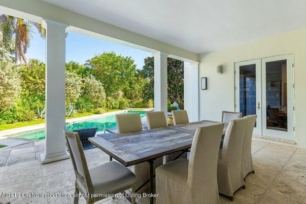 Dining room, Exterior, Pool