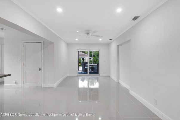 Empty room, Interior, Recessed Lighting