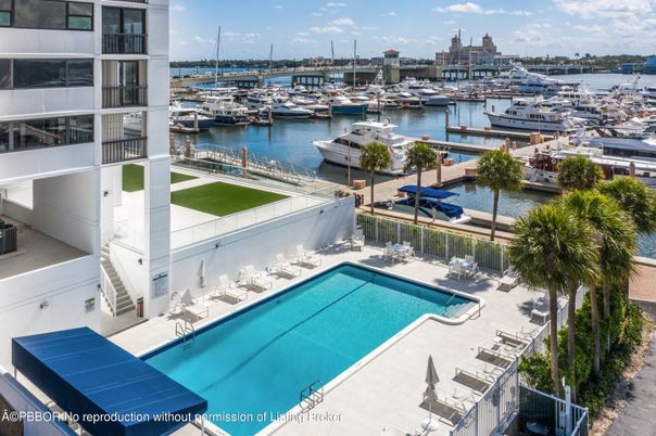Exterior, Pool, Water