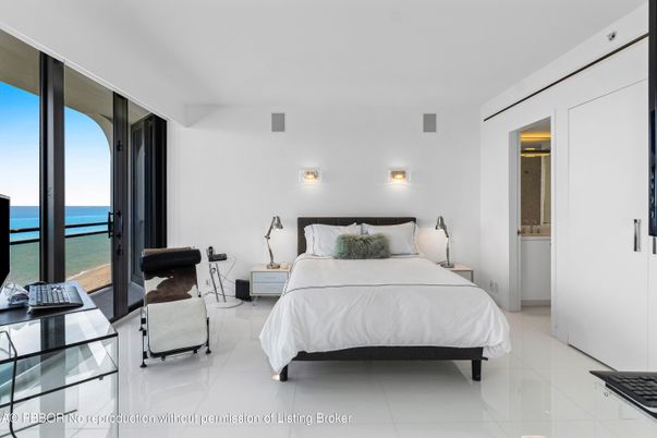 Bedroom, Interior, Water