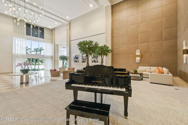 Interior, Living room, Pendant Lights, Piano, Recessed Lighting