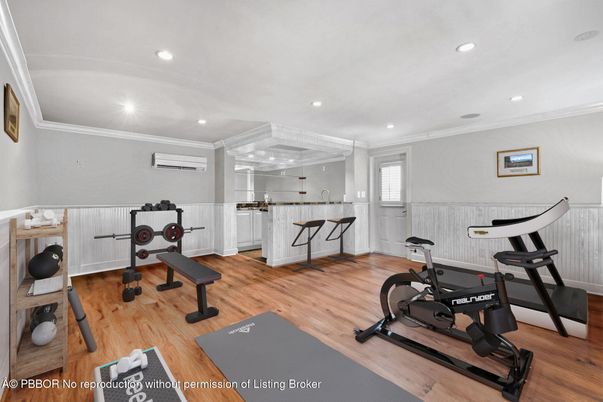 Fitness Equipment, Interior, Recessed Lighting, Wood Texture Flooring