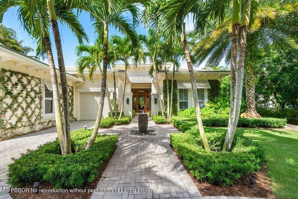 Backyard, Exterior, Facade, Ranch