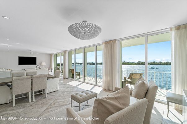 Chandelier, Dining room, Interior, Living room, Recessed Lighting, Water