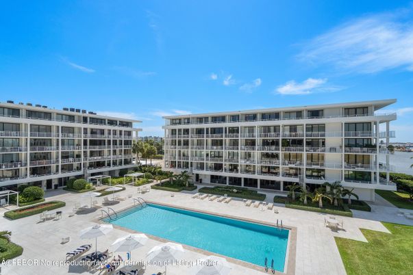 Exterior, Pool, Water